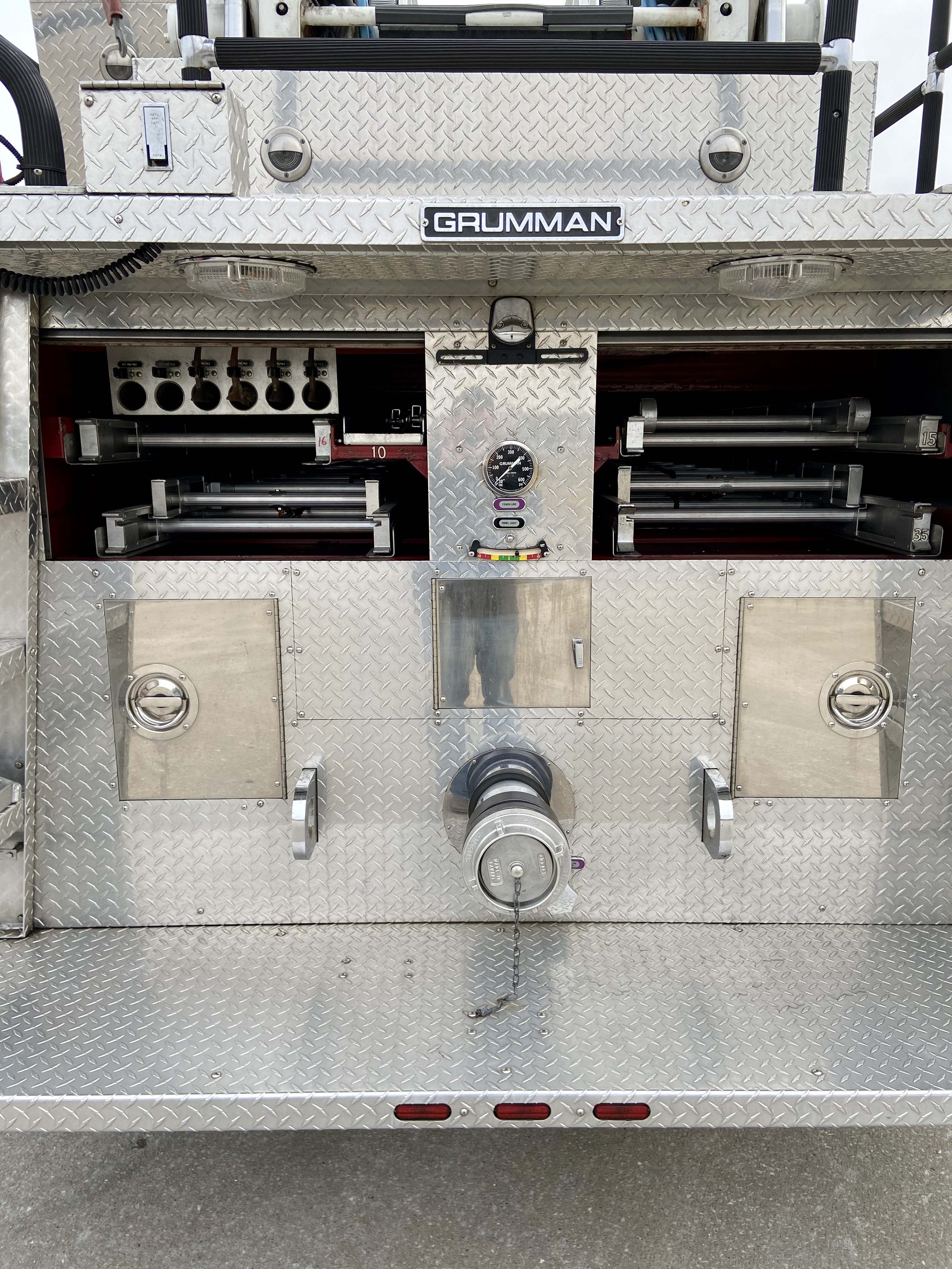 1991 Grumman Aerialcat 102' Platform Used Truck Details